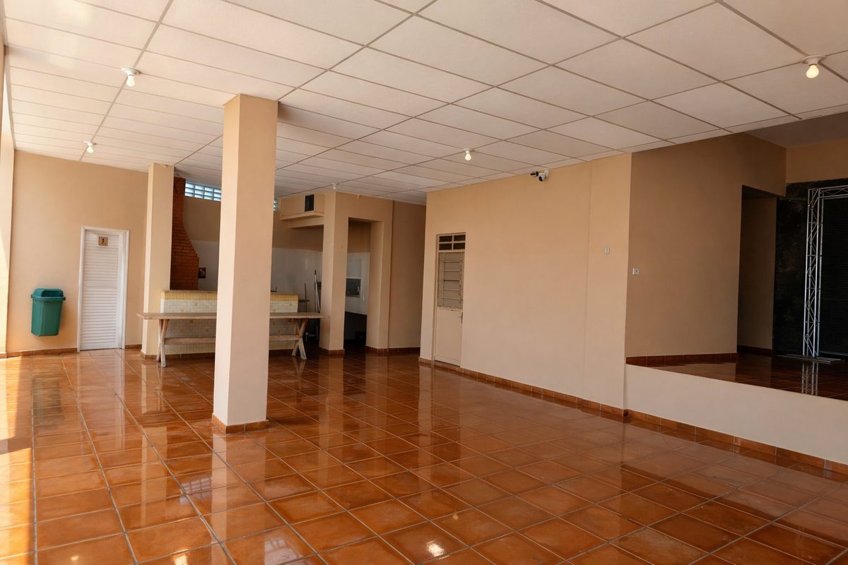 Área coberta arejada com vista para a piscina no Espaço Glow Grajaú