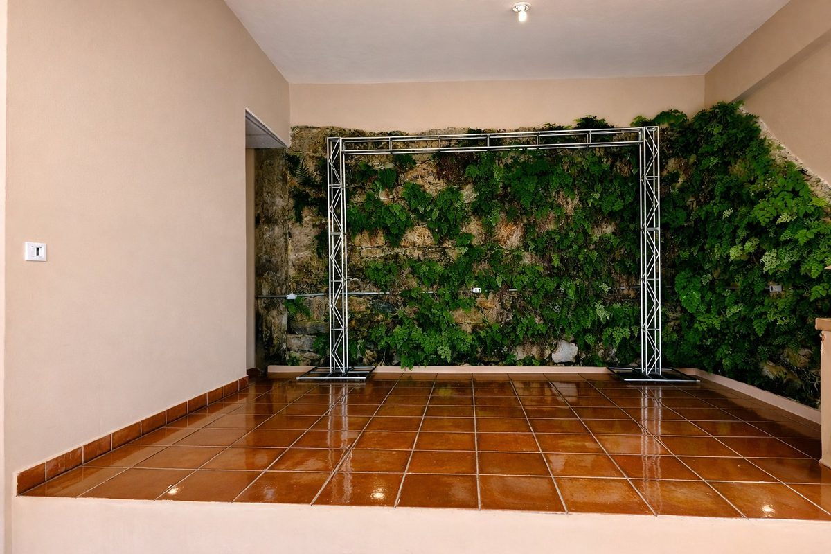 Palco com estrutura metálica no salão de festas Grajaú